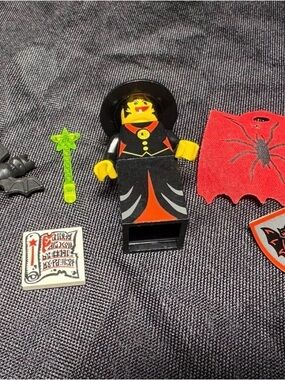 Vintage LEGO Fright Knight Willa the Witch Minifigure 1997 Castle Theme